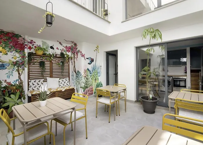 Le Jardin Secret De Faro Guesthouse